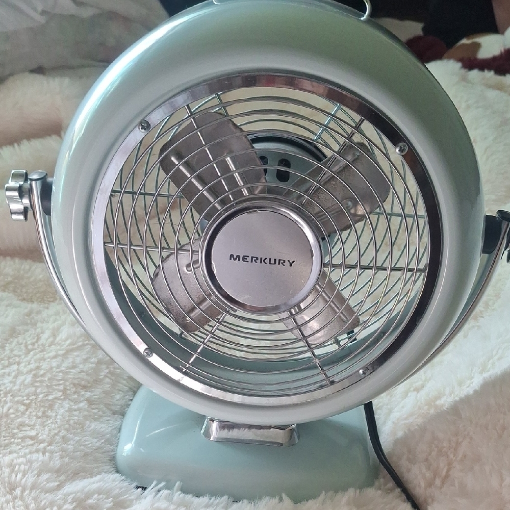 Merkury Vintage Desk Fan - Soft Green - Picture 2 of 5